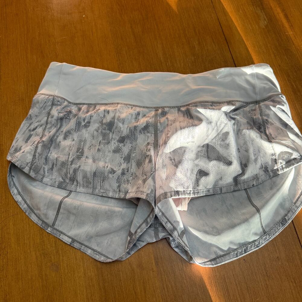 Lululemon Speed Up Short 2.5" (City Breeze Alpine White Multi) Sz 8 running gym